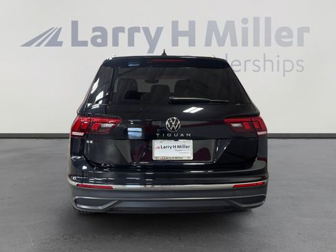 Used 2023 Volkswagen Tiguan SE FWD image 4