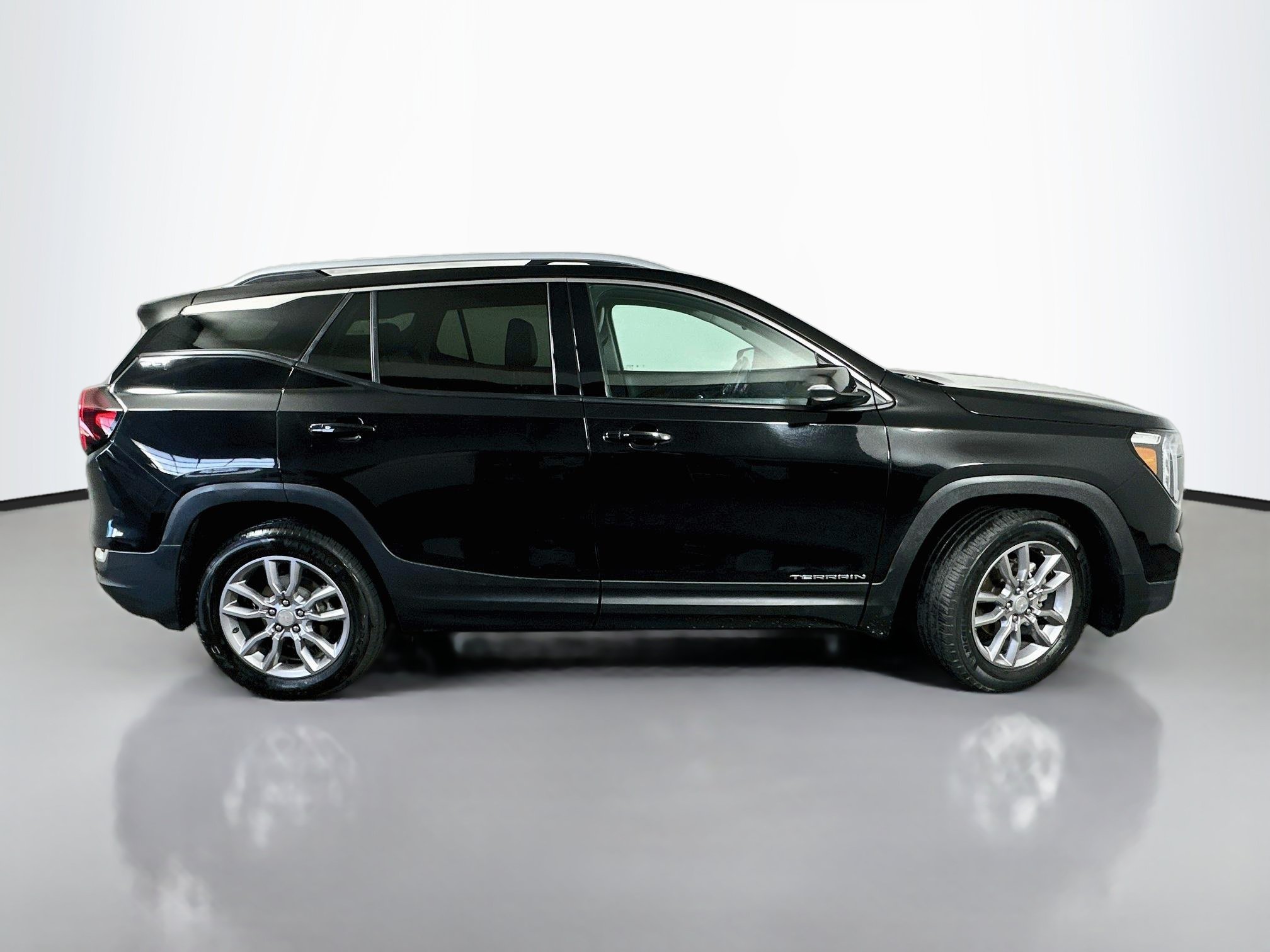 Used 2024 GMC Terrain SLT AWD/4WD image 8