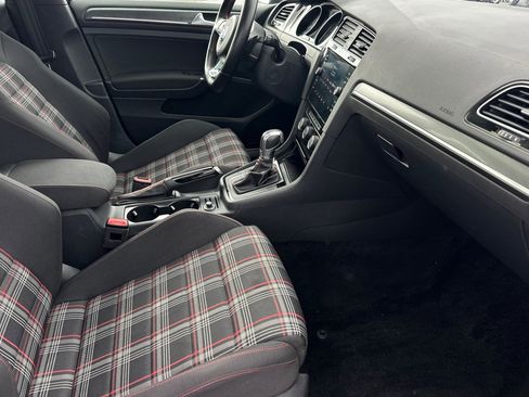 Used 2018 Volkswagen GTI SE image 15