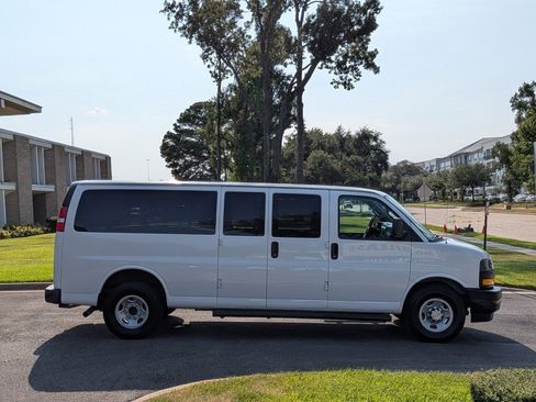 Used 2023 Chevrolet Express 3500 LS RWD image 4