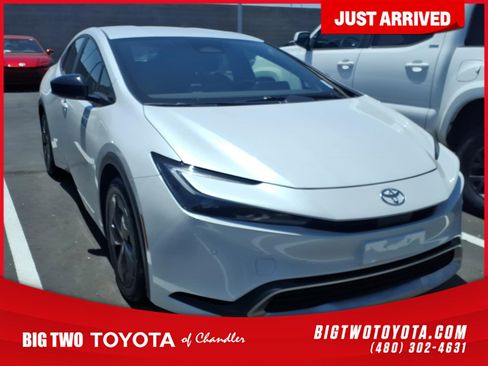 Used 2025 Toyota Prius Plug-In Hybrid FWD image 1