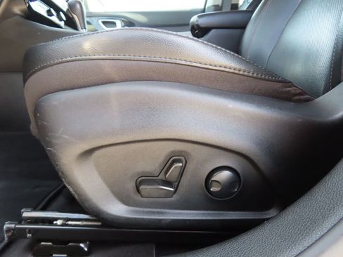 Certified 2022 Jeep Compass Limited AWD/4WD image 12