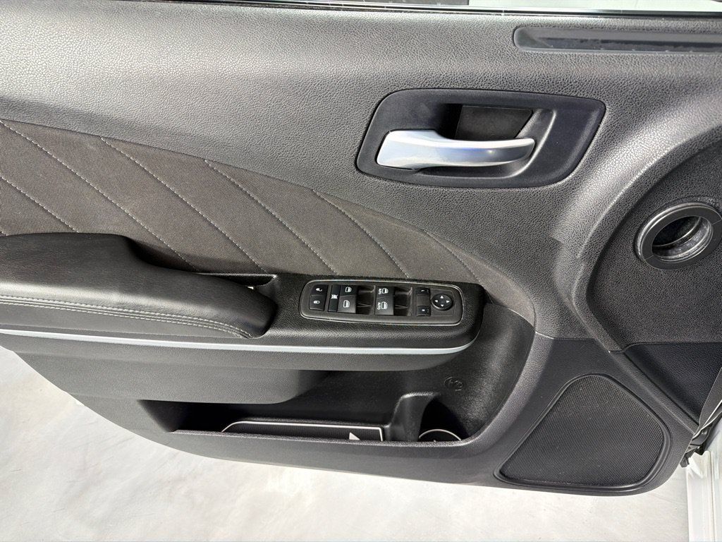 Used 2022 Dodge Charger SXT RWD image 10