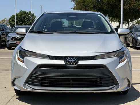 Used 2023 Toyota Corolla LE FWD image 8