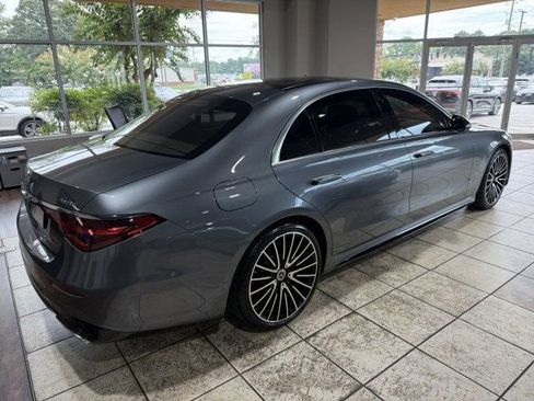 Used 2022 Mercedes-Benz S 580 4MATIC Sedan w/ AMG Line Package image 4