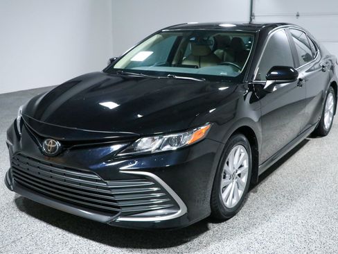 Used 2023 Toyota Camry LE FWD image 29