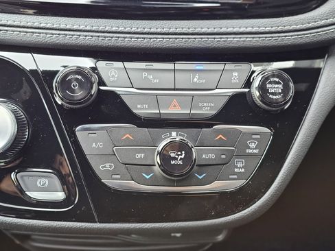 New 2026 Chrysler Pacifica Select image 14