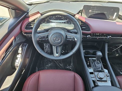 New 2026 MAZDA MAZDA3 Hatchback w/Premium Plus Pkg image 22