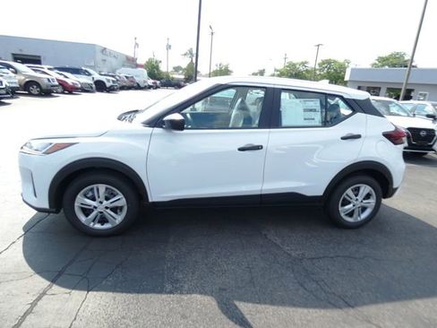 New 2025 Nissan Kicks Play S image 6