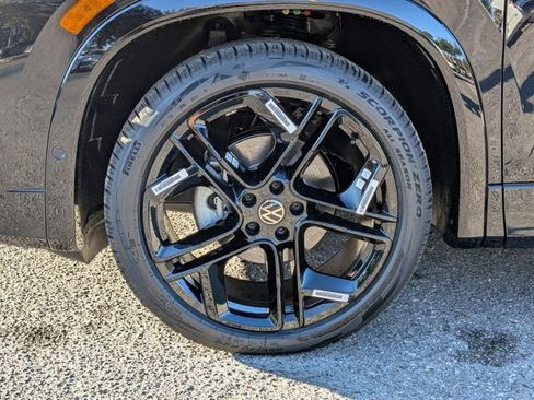 New 2026 Volkswagen Tiguan SE R-Line image 11