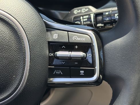 Used 2023 Kia Sorento SX AWD/4WD image 5
