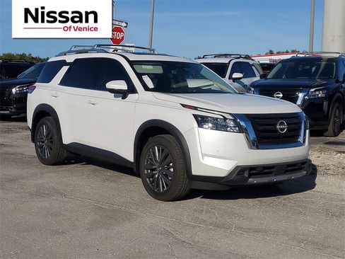 New 2025 Nissan Pathfinder SL w/ SL Premium Package image 1