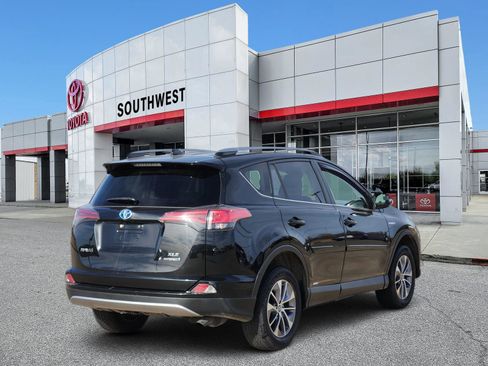 Used 2018 Toyota RAV4 XLE image 5