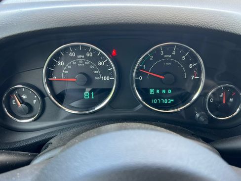 Used 2018 Jeep Wrangler Unlimited Sahara AWD/4WD image 13