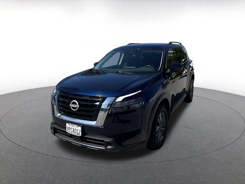 Used 2025 Nissan Pathfinder SV AWD/4WD image 5