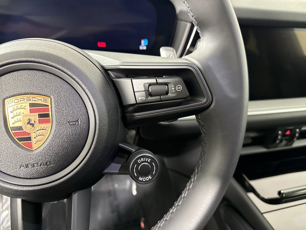 Certified 2025 Porsche Cayenne AWD/4WD image 39