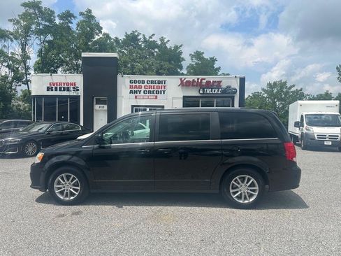 Used 2019 Dodge Grand Caravan SXT FWD image 1