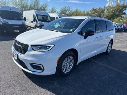 New 2026 Chrysler Pacifica Select