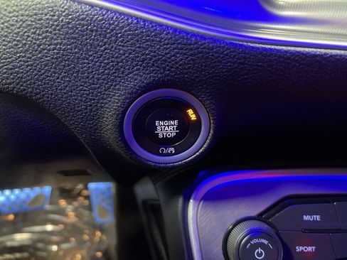 Used 2022 Dodge Challenger SXT image 23