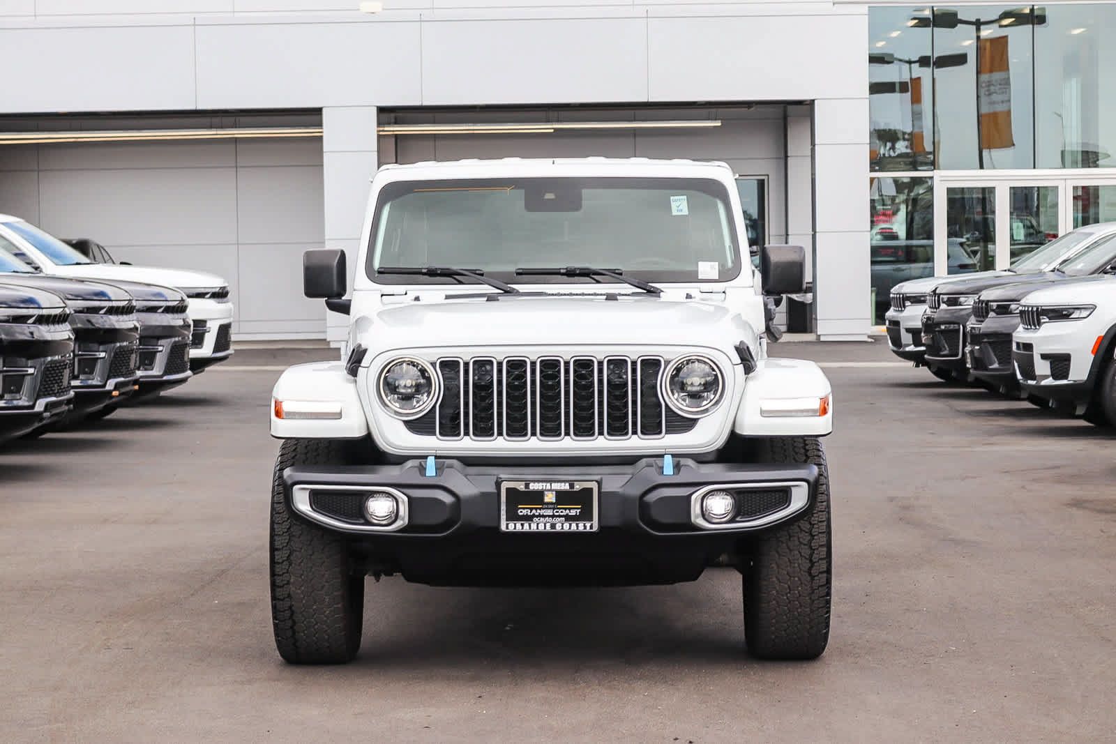 Used 2024 Jeep Wrangler Unlimited Sahara AWD/4WD image 2