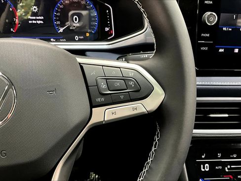 New 2026 Volkswagen Taos SEL image 18