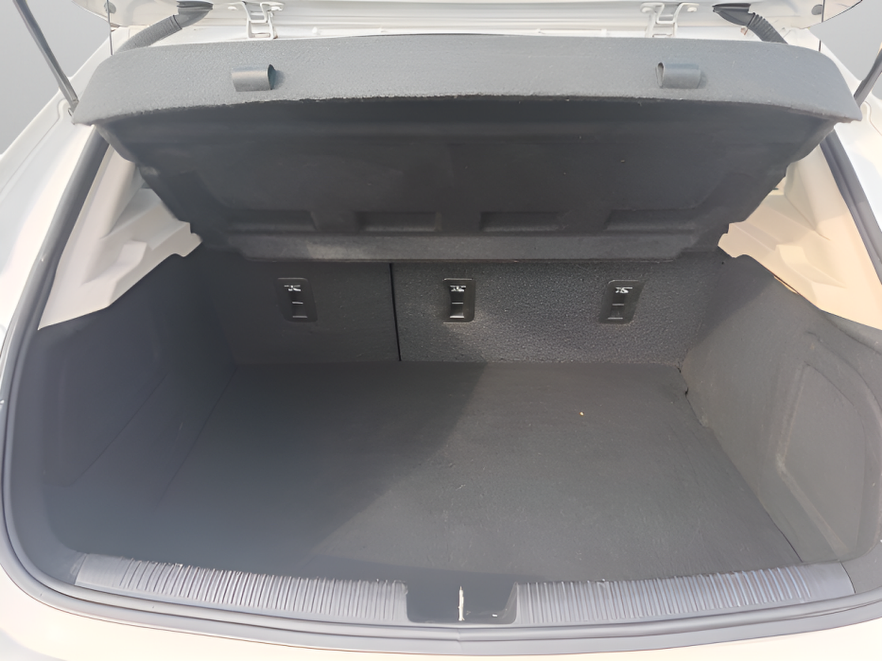 Used 2017 Chevrolet Cruze LT w/ Convenience Package FWD image 26