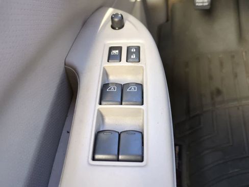 Used 2015 Nissan Quest SV w/ Leather Package image 21