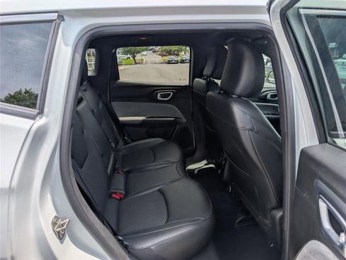 Used 2024 Jeep Compass Latitude AWD/4WD image 12