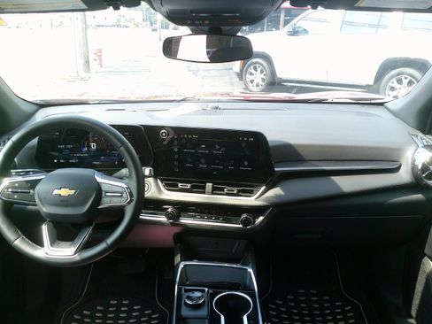 Used 2026 Chevrolet Equinox LT AWD/4WD image 21