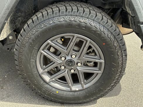 Used 2025 Jeep Wrangler Unlimited Sport AWD/4WD image 29