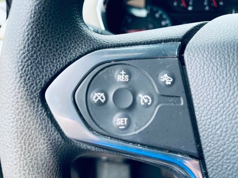 Used 2022 Chevrolet Traverse LS FWD image 15