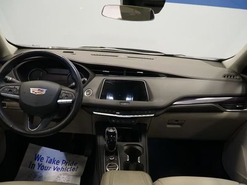 Used 2022 Cadillac XT4 Luxury w/ Cold Weather Package image 13