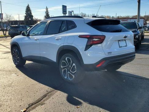 New 2026 Chevrolet Trax RS image 3