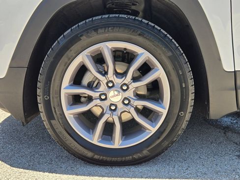 Used 2024 GMC Terrain SLT AWD/4WD image 31