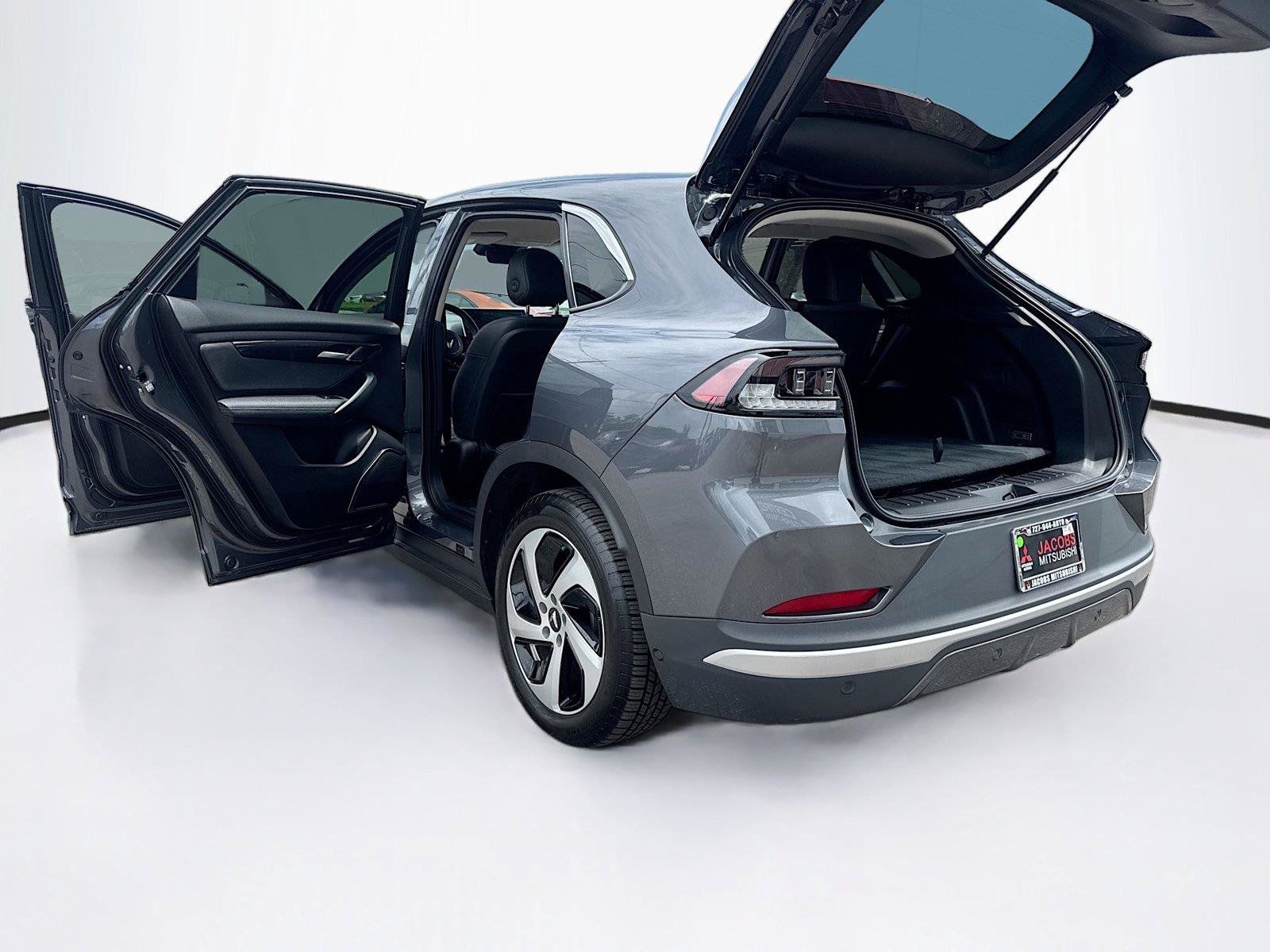 Used 2025 VinFast VF 8 Eco AWD/4WD image 40