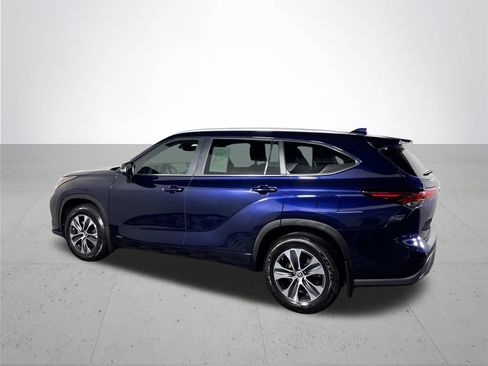 Used 2024 Toyota Highlander XLE AWD/4WD image 8