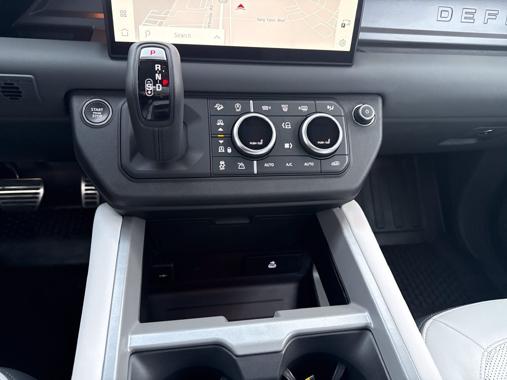 Used 2025 Land Rover Defender 130 V8 AWD/4WD image 21