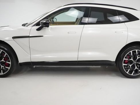 Used 2021 Aston Martin DBX image 2