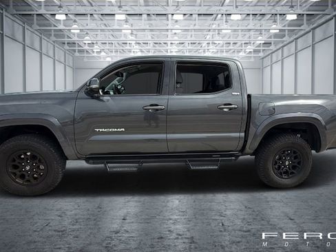 Used 2022 Toyota Tacoma SR5 RWD image 2