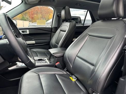 Used 2022 Ford Explorer XLT w/ Equipment Group 202A image 41