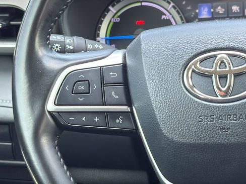 Used 2024 Toyota Highlander LE FWD image 22
