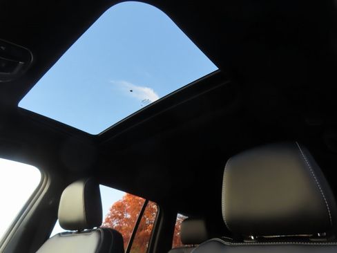 New 2025 Jeep Grand Cherokee Limited w/ Luxury Tech Group II image 7