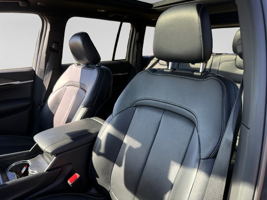 Used 2026 Jeep Grand Cherokee Limited AWD/4WD image 23