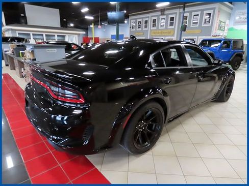 Used 2021 Dodge Charger SRT Hellcat image 6