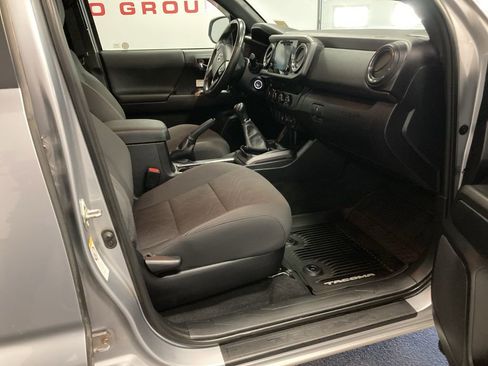 Used 2019 Toyota Tacoma TRD Off-Road image 37
