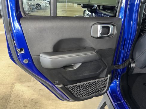 Used 2020 Jeep Wrangler Unlimited Sahara w/ Uconnect 4C Nav & Sound Group AWD/4WD image 16