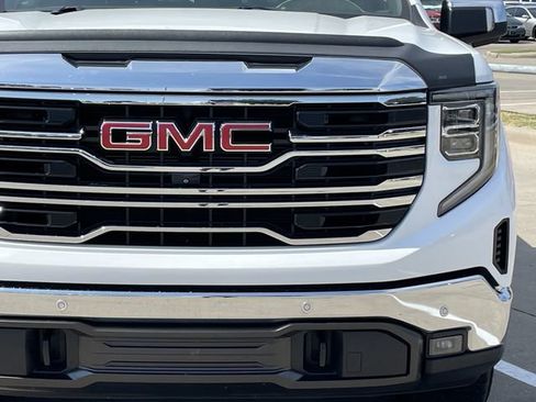 Used 2022 GMC Sierra 1500 SLT w/ SLT Premium Plus Package AWD/4WD image 8