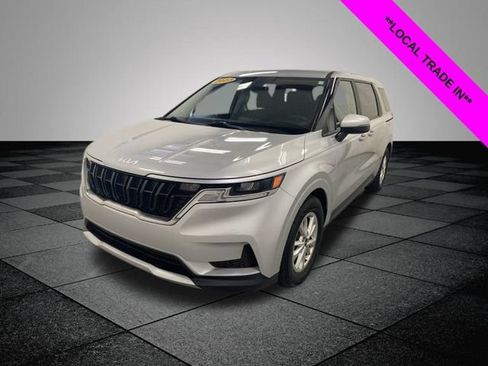 Used 2023 Kia Carnival LX FWD image 3