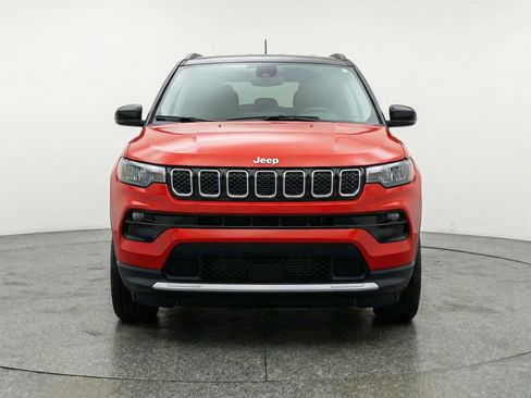 Used 2025 Jeep Compass Limited AWD/4WD image 2