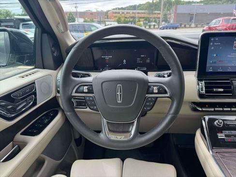 Used 2020 Lincoln Navigator Reserve w/ Luxury Package AWD/4WD image 22